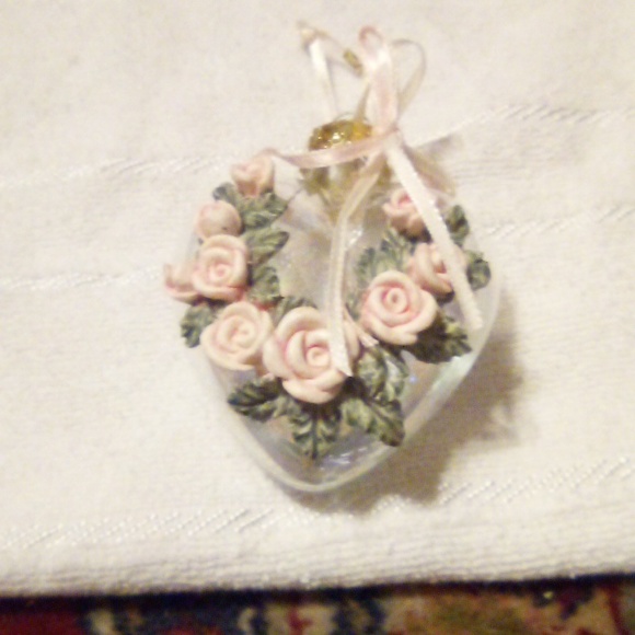 NWT, NWOT 5Pc Set Victorian, Metal, Plastic, Glass Christmas Ornaments - Picture 5 of 6